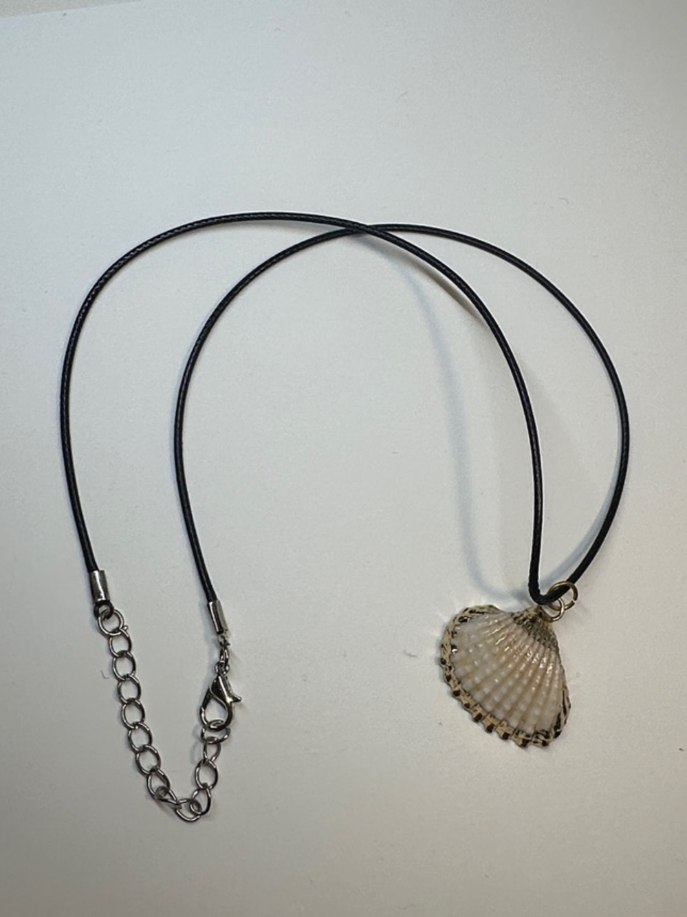 Seashell Pendant Necklace in Cream and Gold